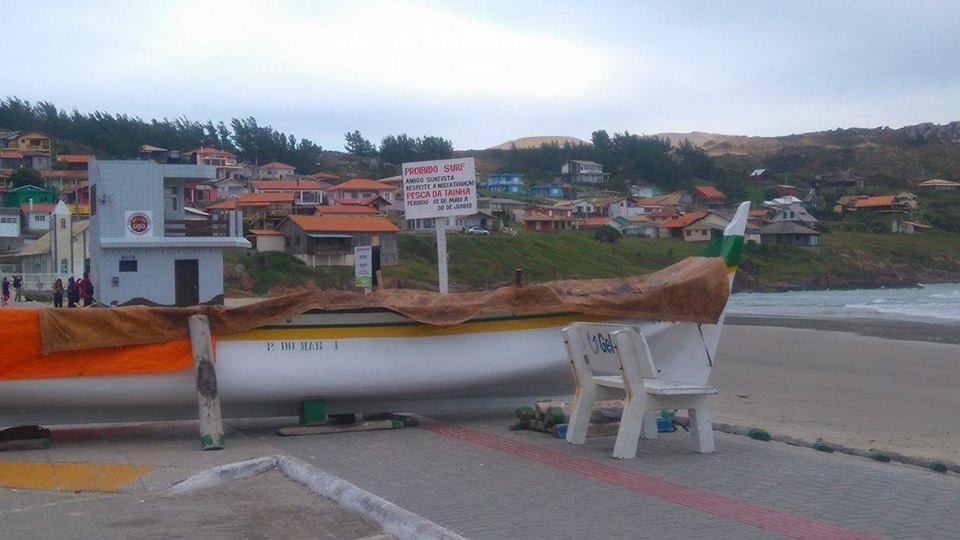 Prática de surf fica restrita em praias da região durante a temporada de pesca da tainha
