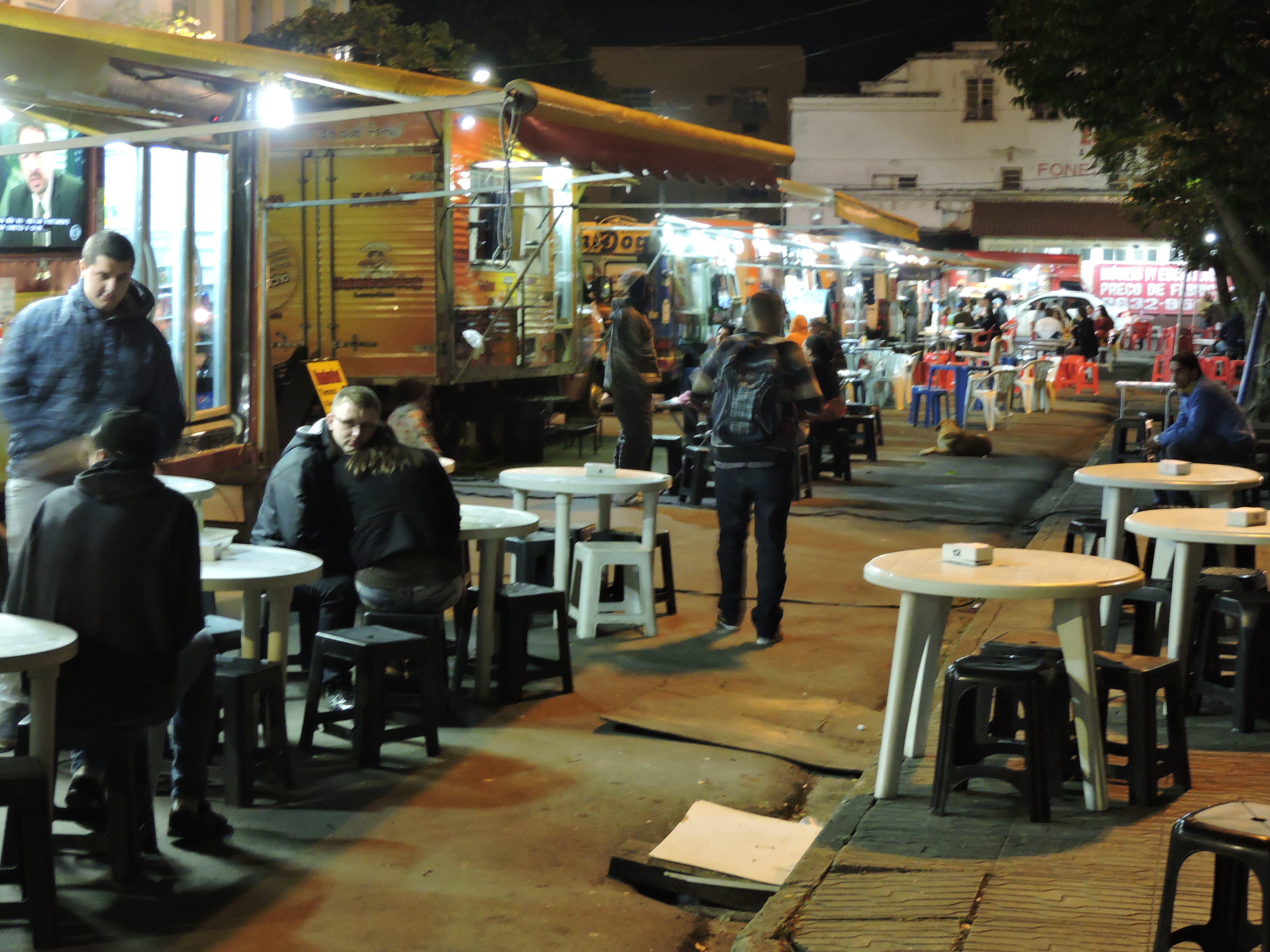 Proprietários de carrinhos de cachorro-quente apresentam proposta para correto descarte do lixo