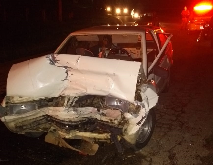 Colisão entre dois carros deixa um morto em Guatá