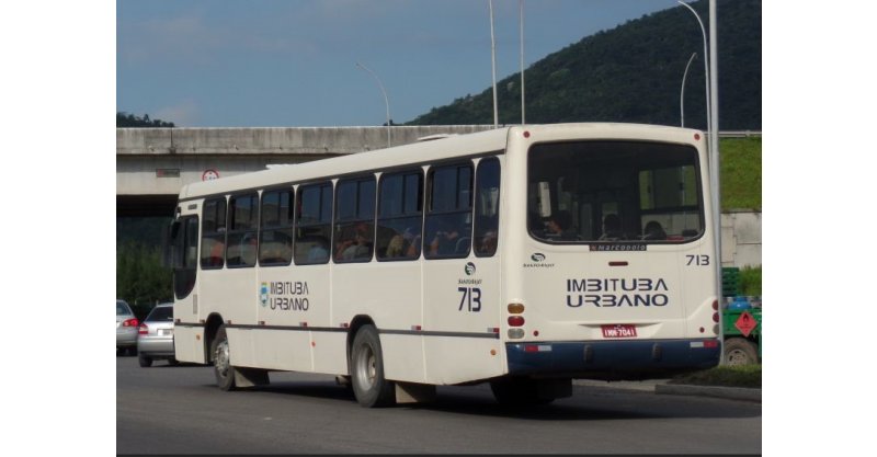 Ônibus de Imbituba fecha a porta enquanto cadeirante ainda descia, causando ferimentos