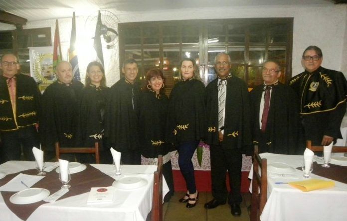 Nova diretoria da Academia de Letras toma posse em Laguna