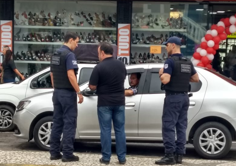 Maio Amarelo: Gerência de Trânsito de Tubarão realiza orientações aos motoristas 