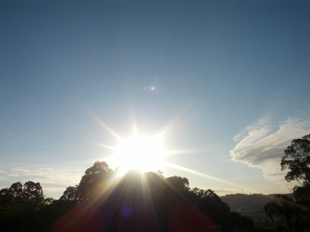 Sol e temperatura amena nesta quinta-feira na região