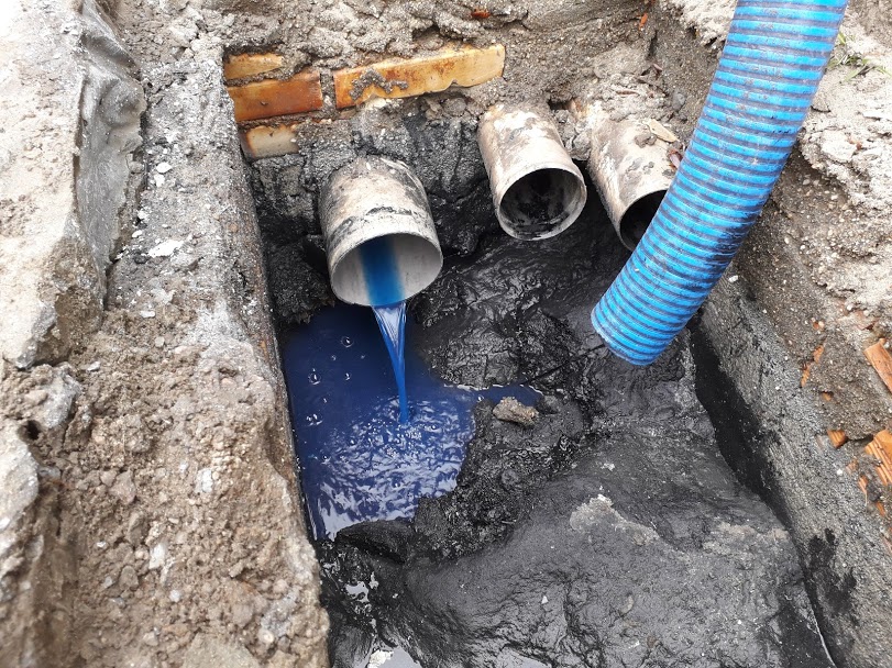 Lacre ambiental: novas residências são multadas por ligação irregular de esgoto em Laguna