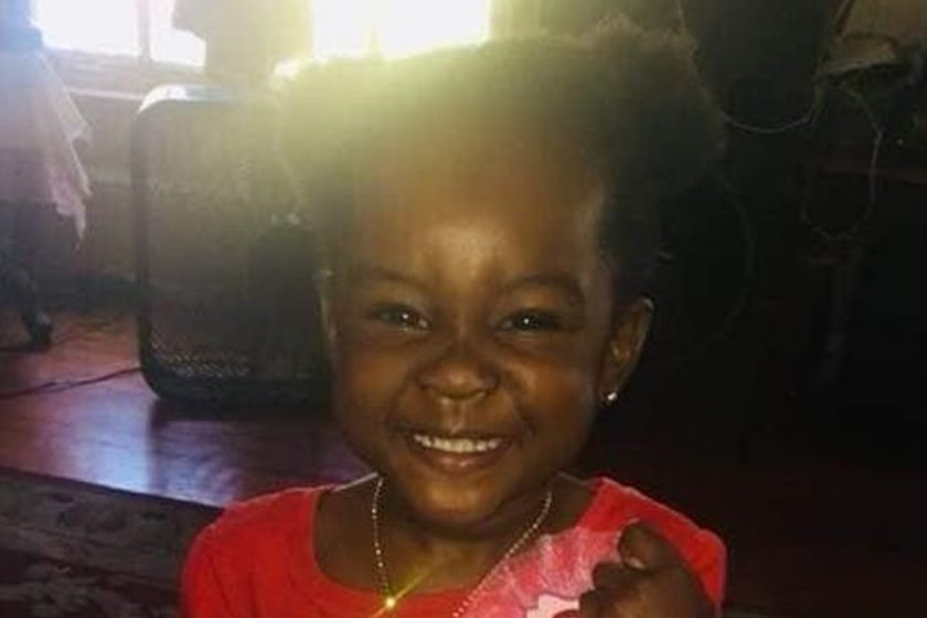 Internacional: menina de 3 anos morre após ser estuprada e agredida pelo padrasto