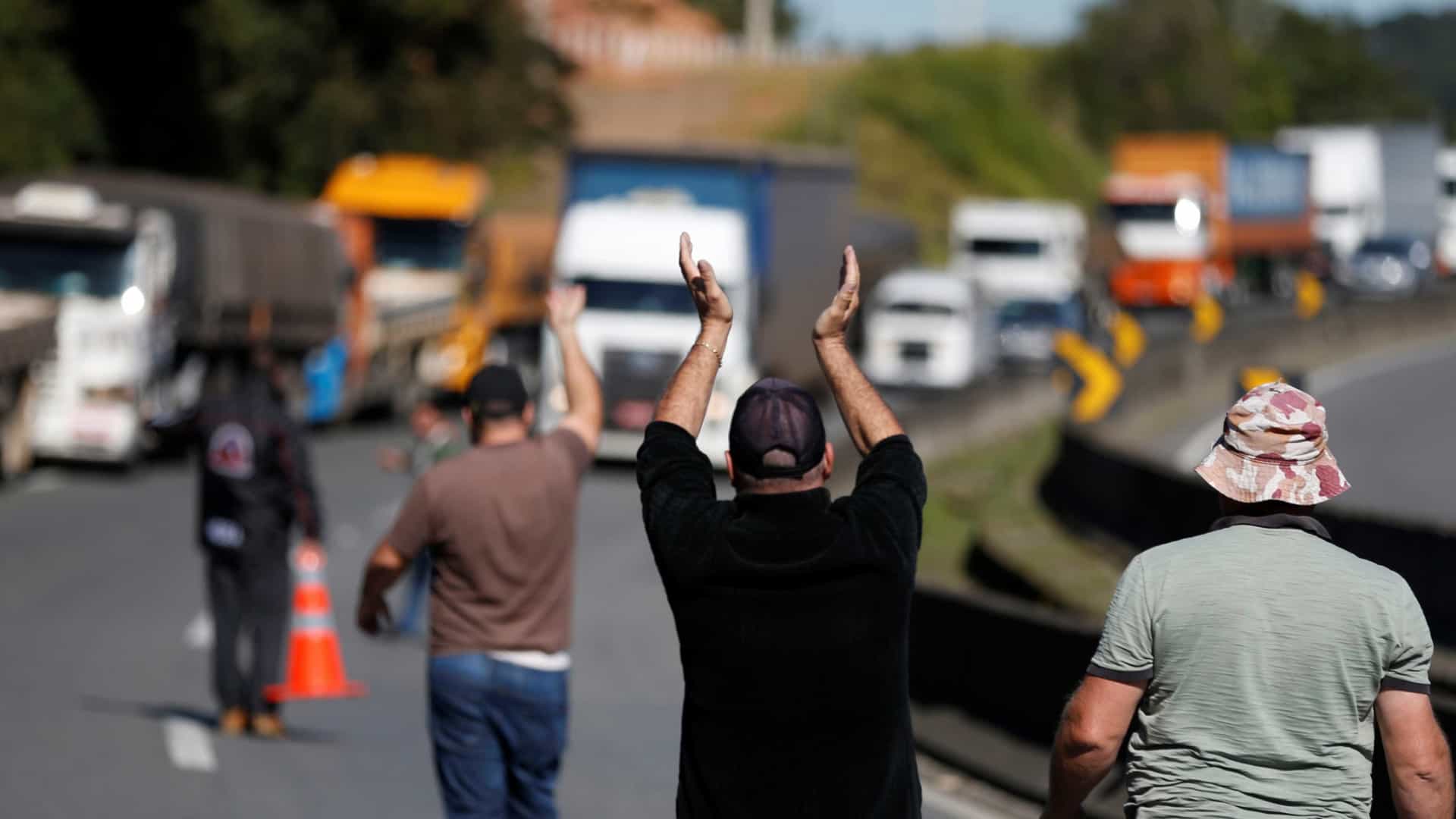 Um ano após greve: situação só piorou, dizem caminhoneiros