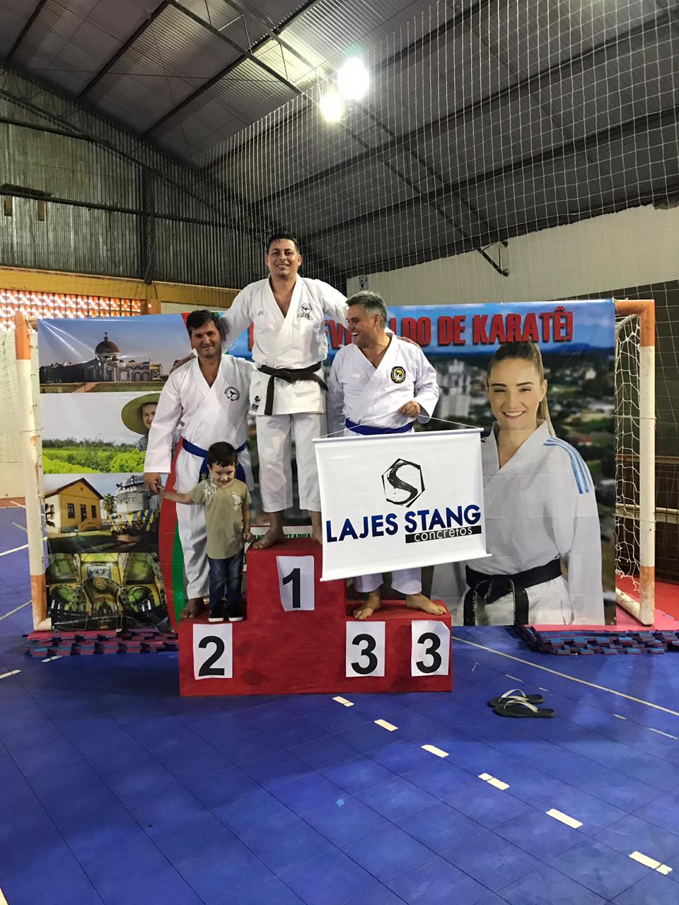 Capivari de Baixo conquista sete medalhas em competição regional