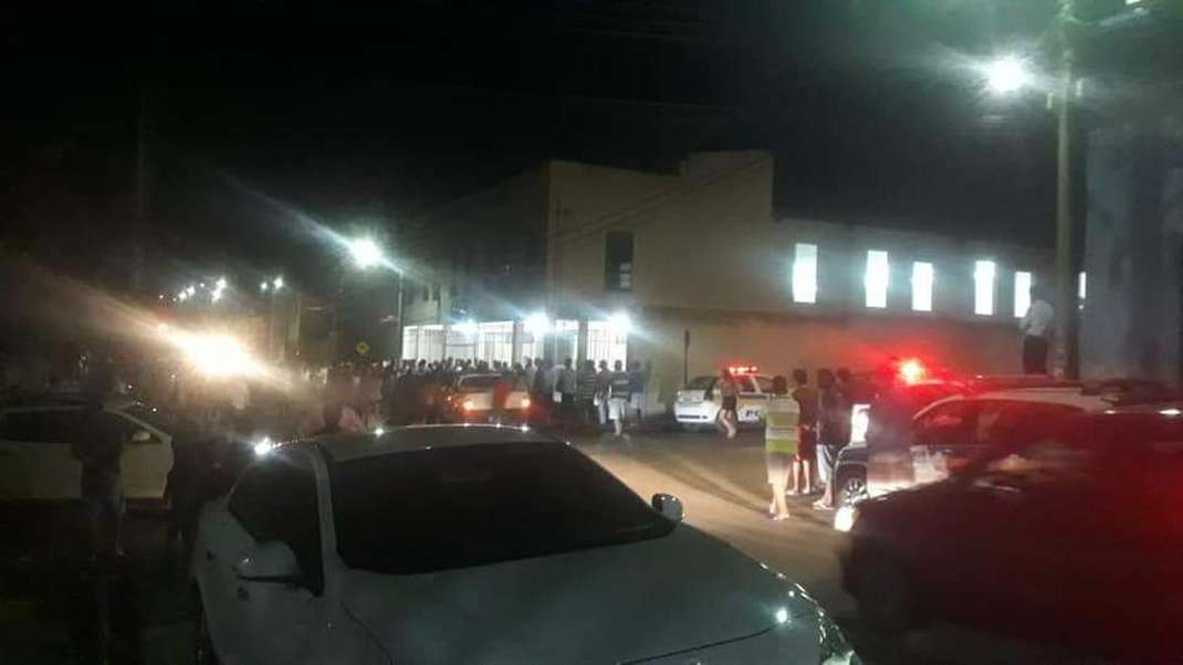 Pelo País: Homem invade igreja evangélica e mata ao menos quatro pessoas