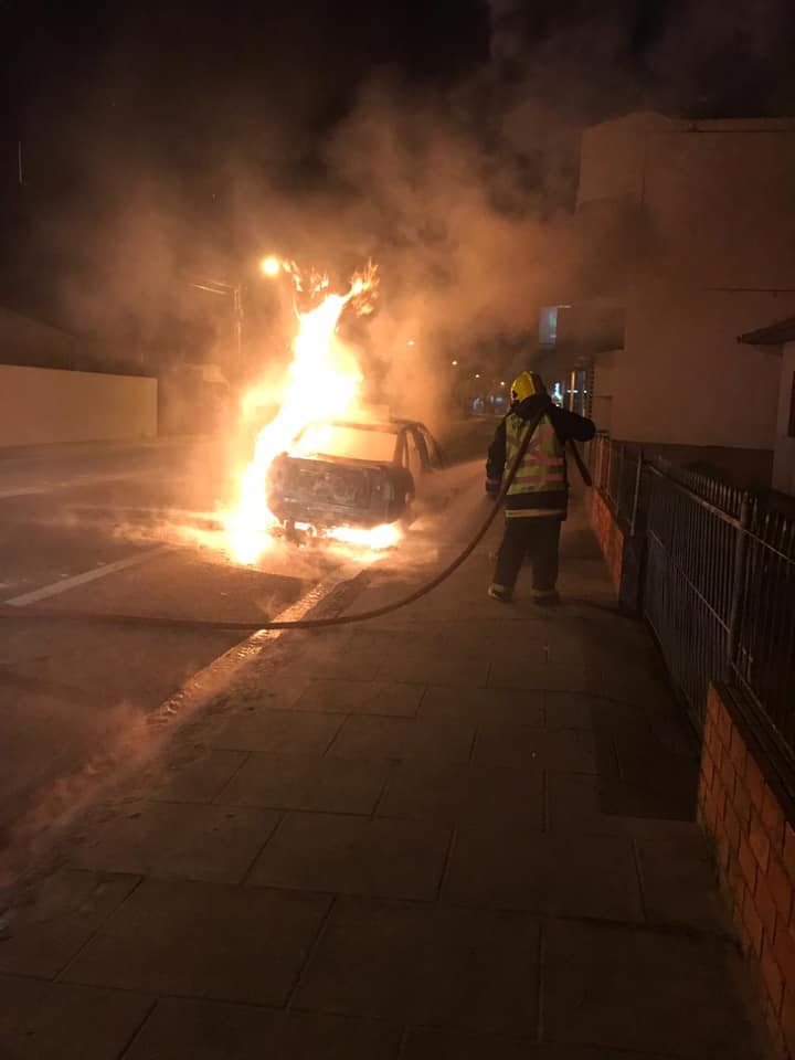 Veículo é destruído por incêndio em Jaguaruna