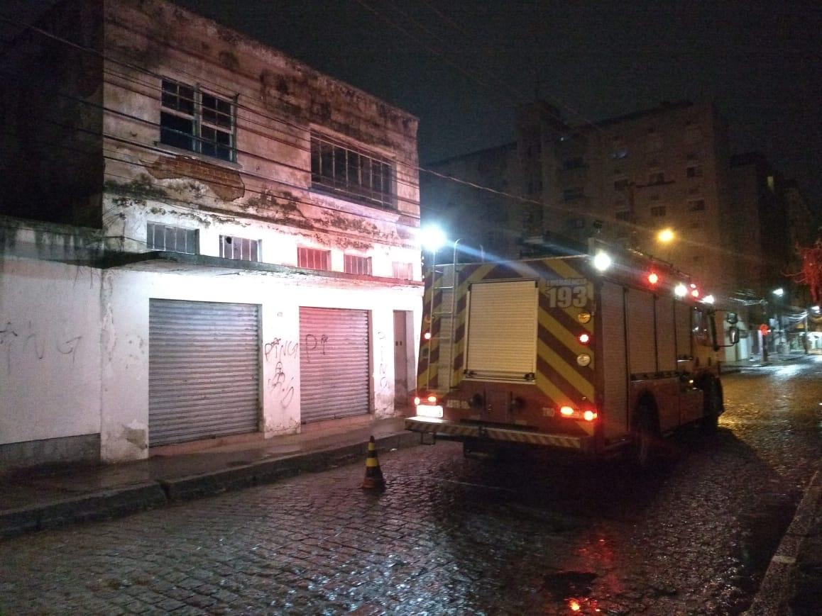 Residência é atingida por incêndio no centro de Tubarão