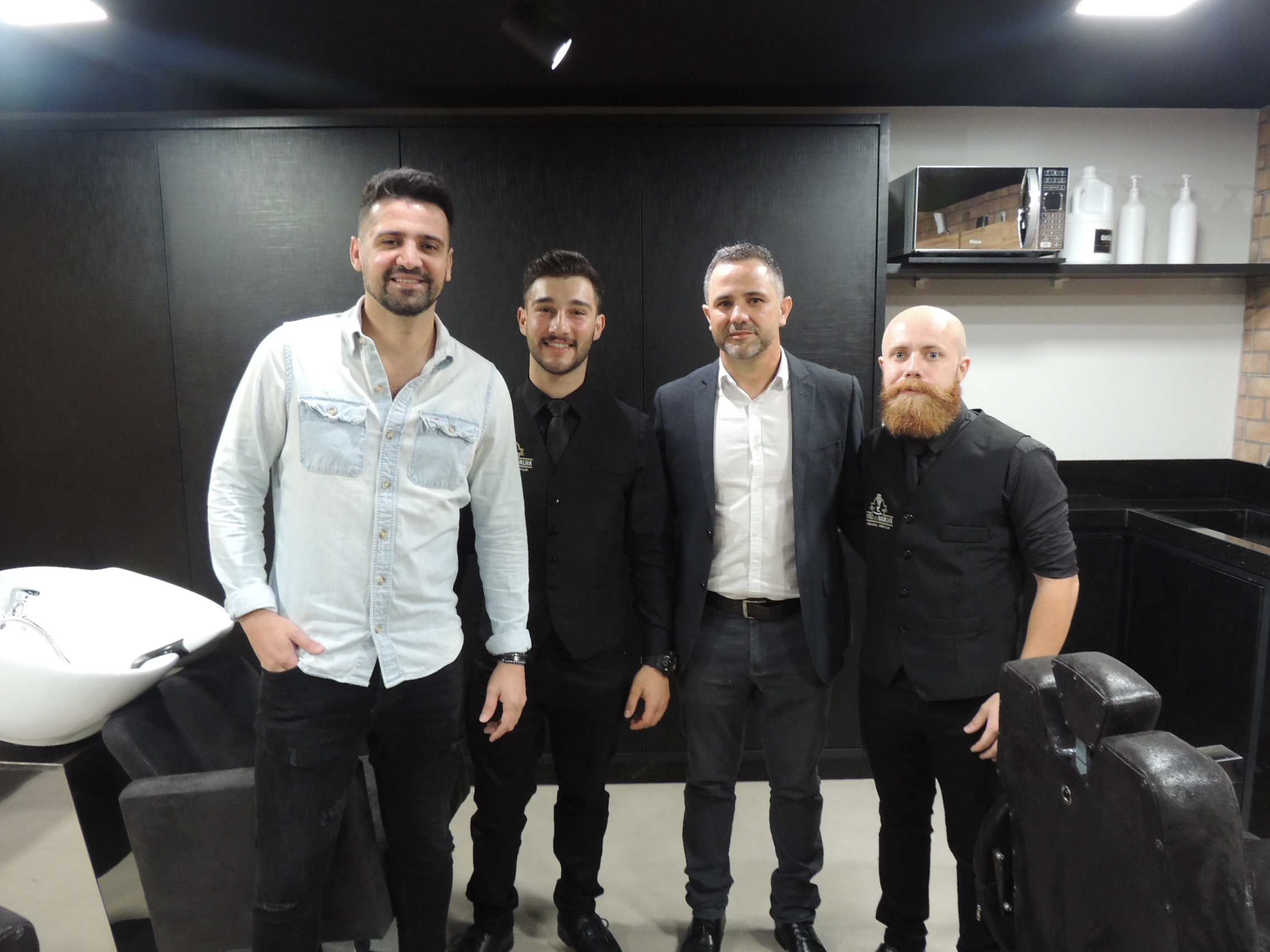 10ª unidade da Barbearia Barão da Navalha é inaugurada em Tubarão