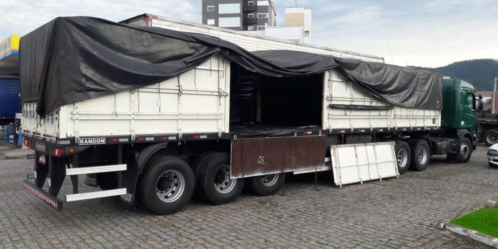 Caminhoneiros de São Ludgero fazem campanha para arrecadar mantimentos às vítimas das chuvas