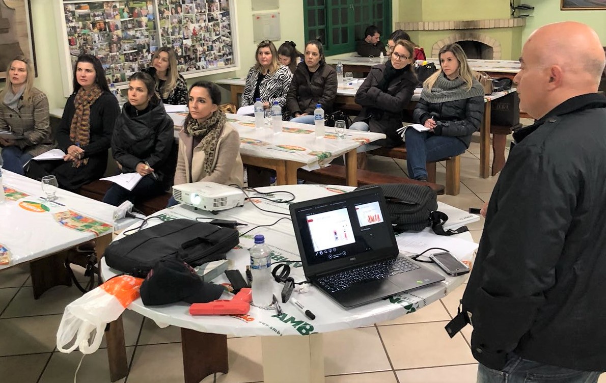 Curso de instrução de tiro e manuseio de armas é ofertado às mulheres em Tubarão