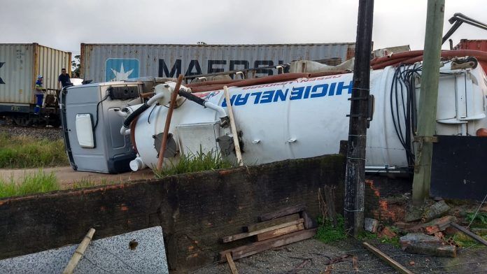 Higienelar Ambiental emite nota sobre acidente em Pescaria Brava