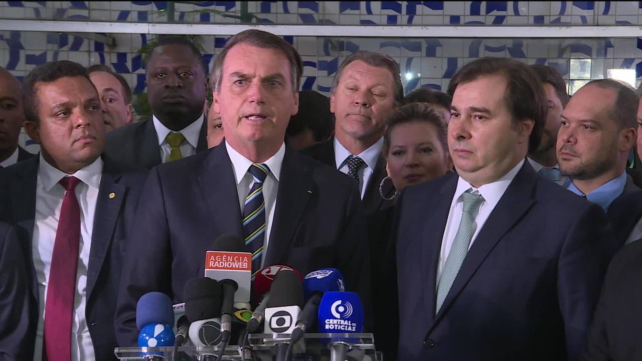 Bolsonaro entrega projeto que aumenta de 20 para 40 pontos o limite para perder CNH