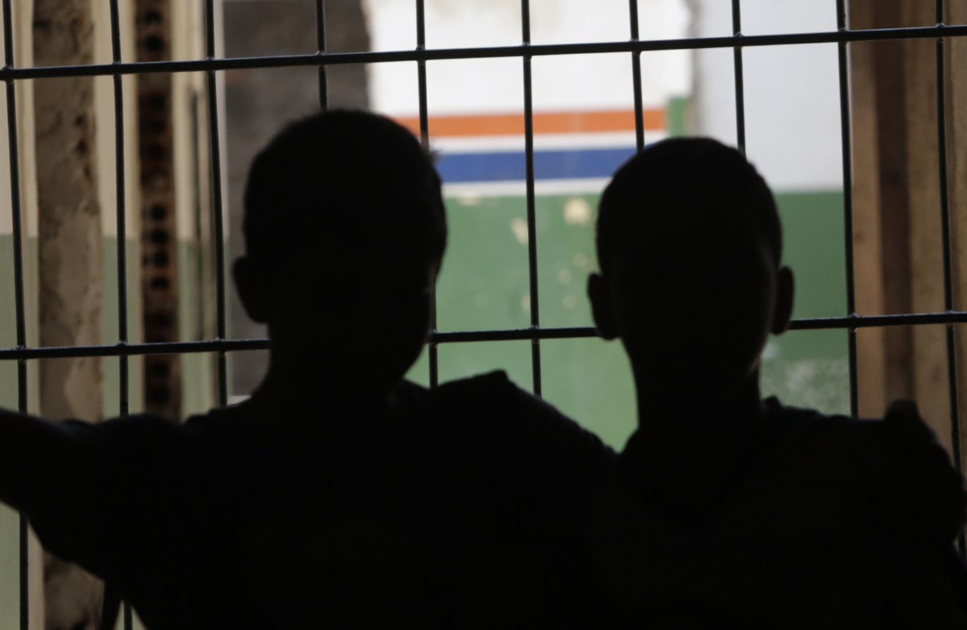 No país: filhos denunciam mãe por tentar queimá-los vivos