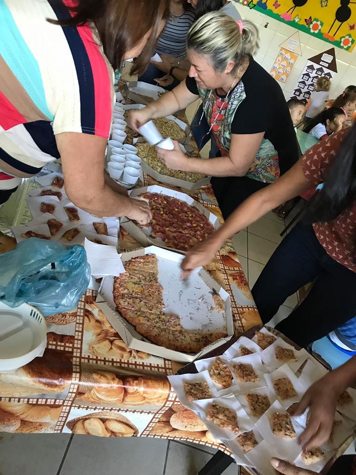 No país: criança diz que nunca comeu pizza e dono de pizzaria realiza seu sonho