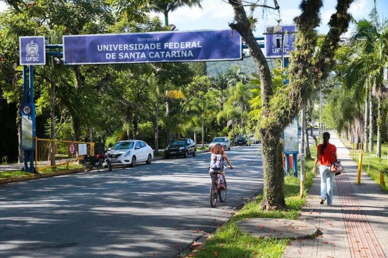 Justiça Federal manda MEC suspender bloqueio em universidades federais