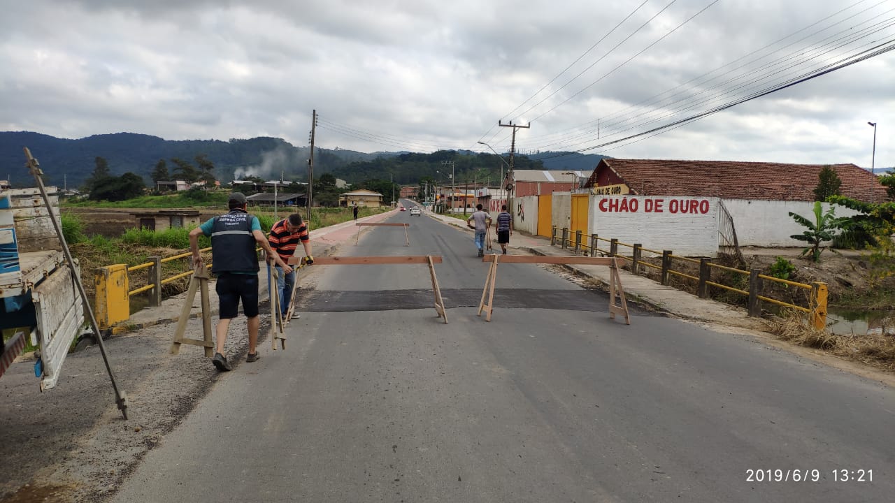 Defesa Civil interdita ponte na Rua Sílvio Búrigo, no bairro Monte Castelo