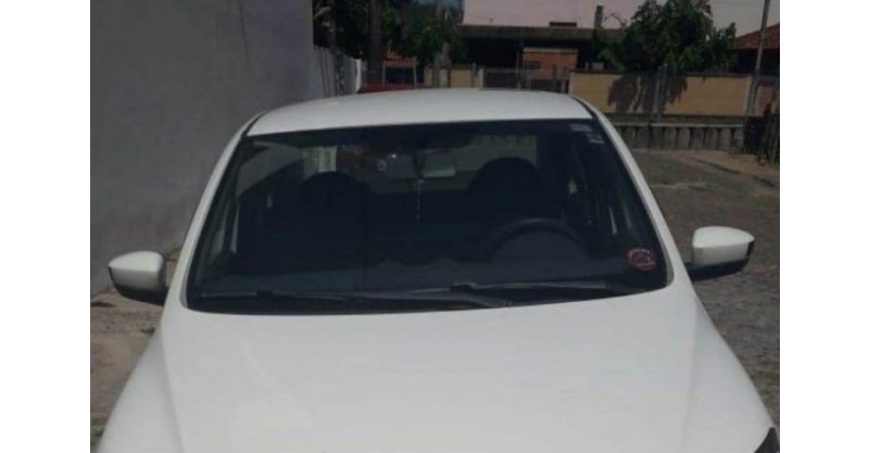 Polícia recupera táxi roubado de Laguna e prende quatro jovens e apreende adolescentes em Tubarão