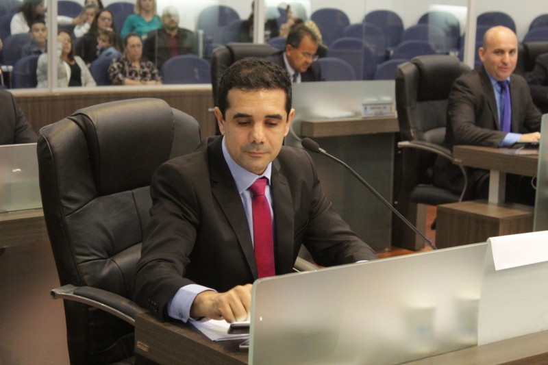 Fernando Espíndola assume cadeira de Pereira na Câmara de Vereadores de Araranguá