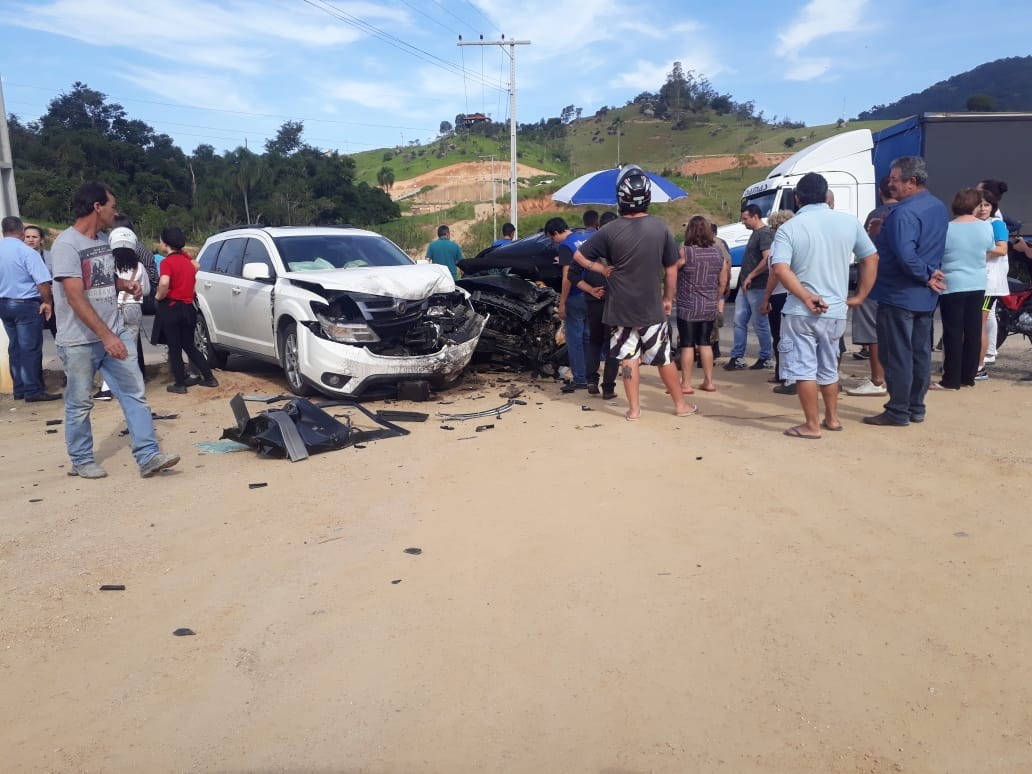 Atualização: acidente envolvendo cinco veículos resulta em uma morte na SC-370