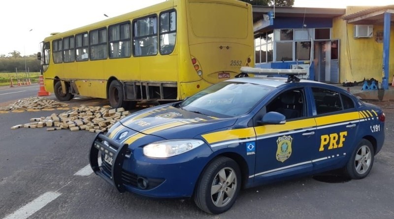 PRF apreende ônibus com placas de Laguna com 1.8 tonelada de maconha no Paraná