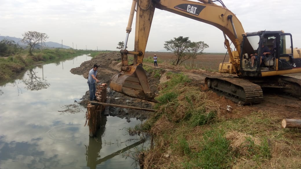 Obras da ponte provisória na rua Sílvio Búrigo continuam neste feriado (20)