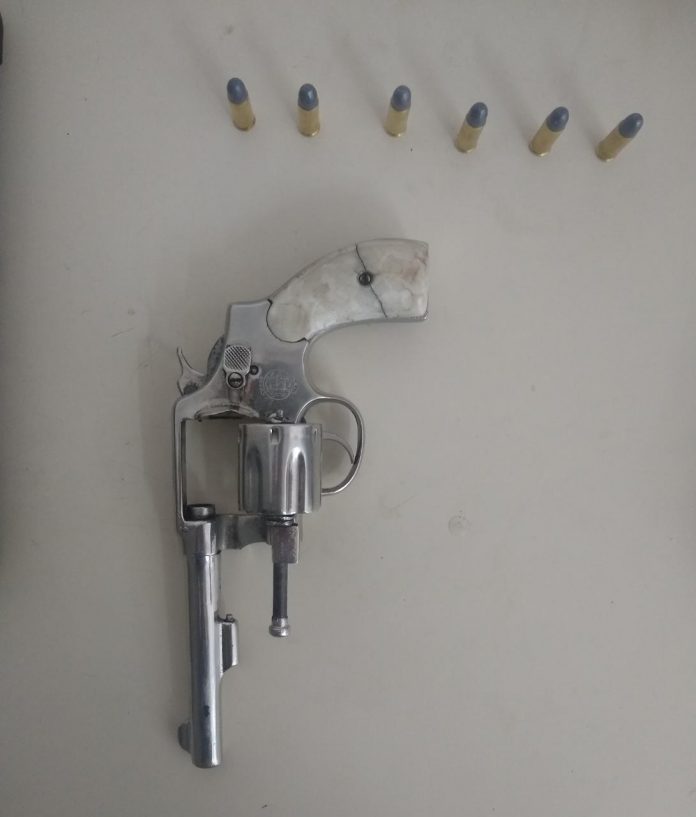 Homem é preso após ameaçar companheira em Criciúma