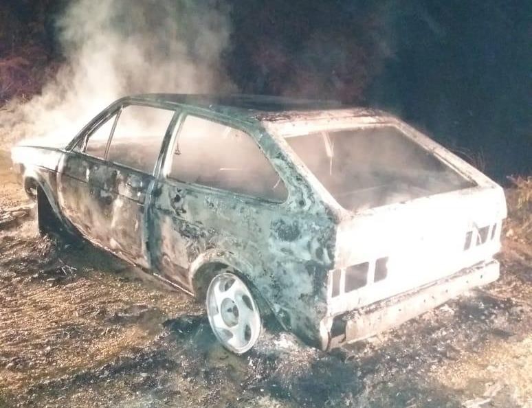 Veículo é destruído por incêndio em Braço do Norte
