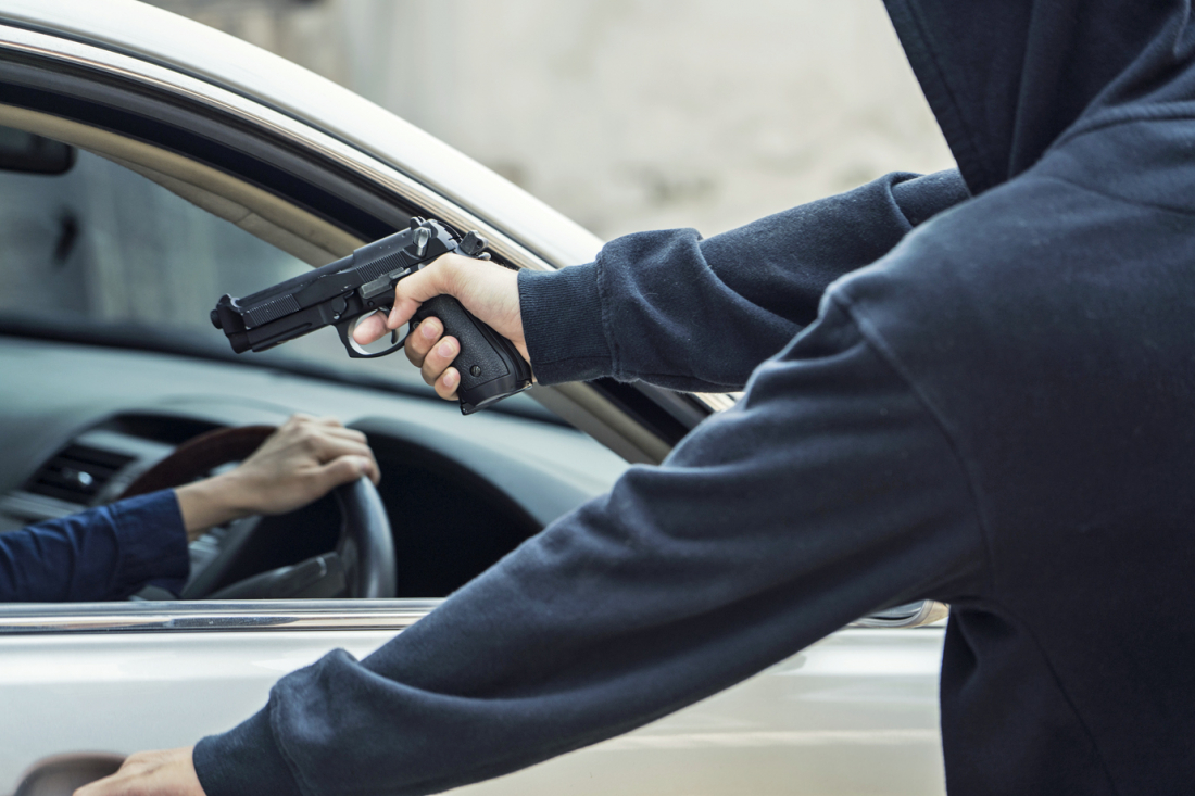 Pelo País: Casal combina encontro com suposto interessado em comprar carro, mas acaba assaltado