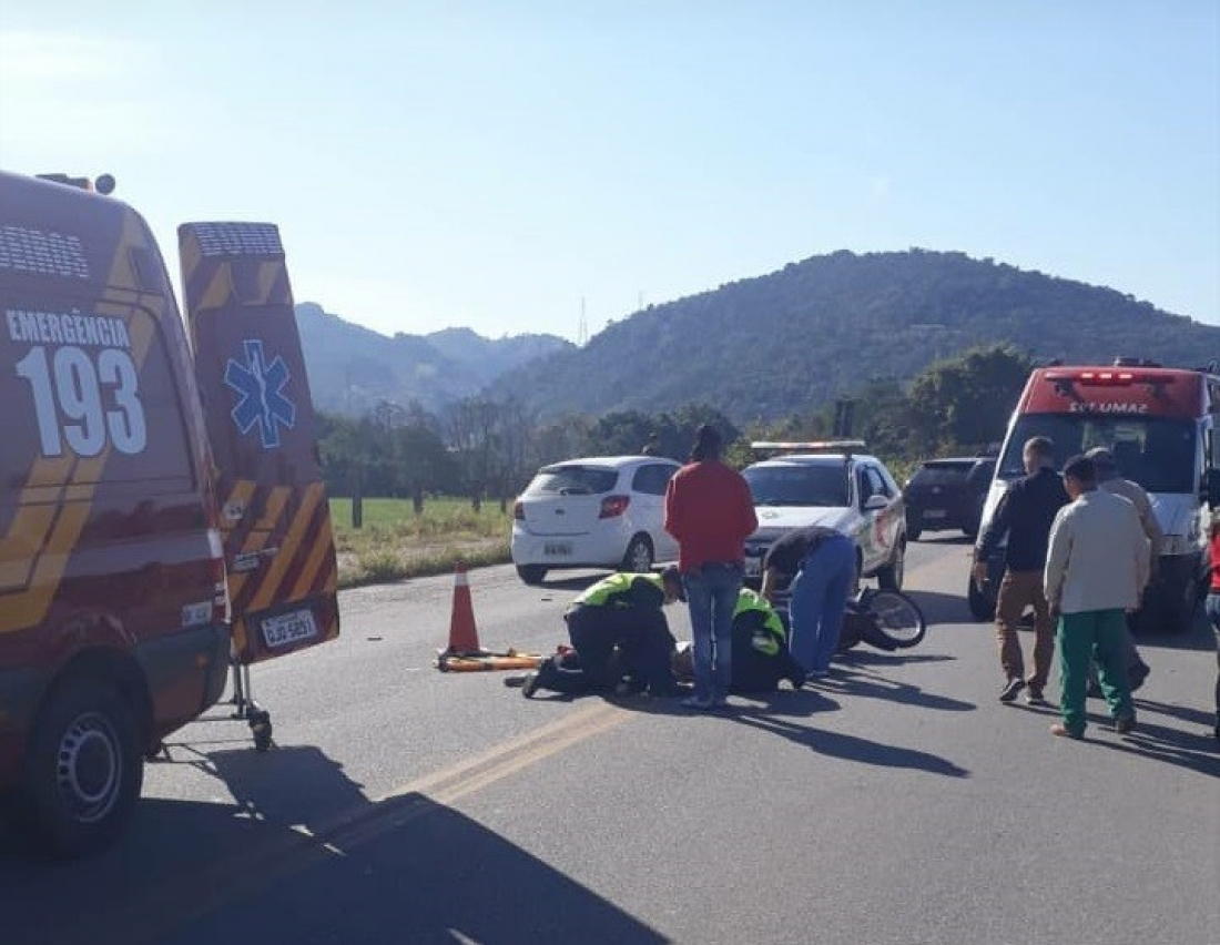 Colisão entre motos deixa dois feridos em Tubarão