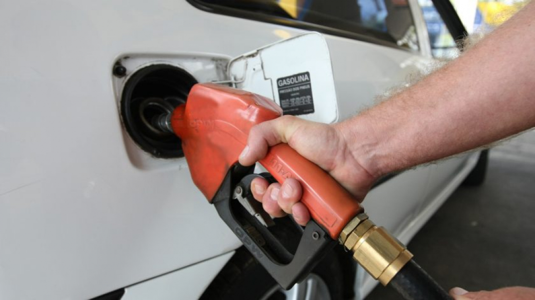 Condutor abastece veículo em posto de combustível e foge sem pagar em Tubarão