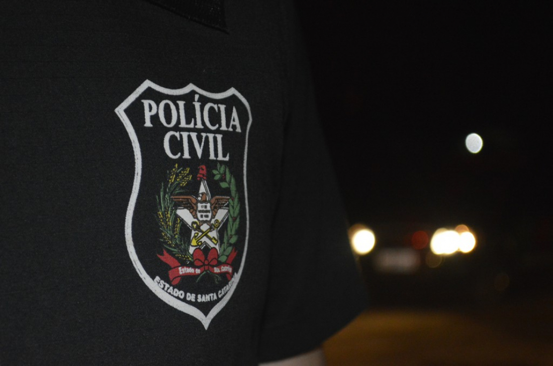 Cães de raça são resgatados de canil clandestino em Araranguá