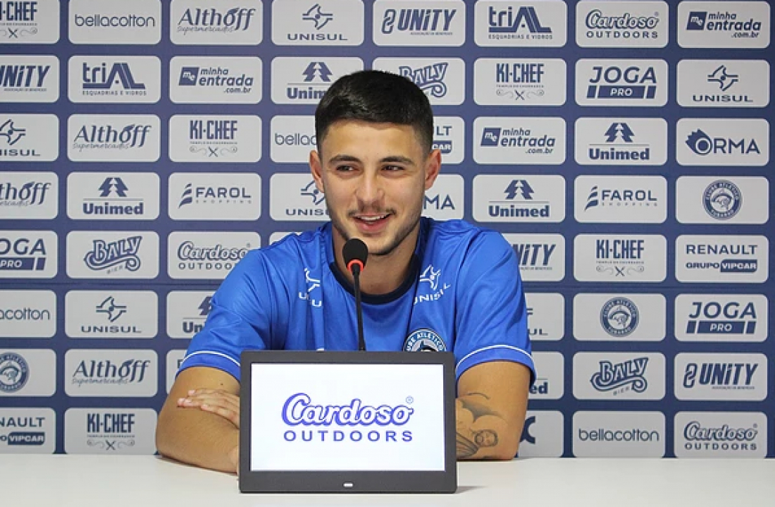 Há três anos no Tubarão, Gustavo Bartell comemora oportunidade no profissional