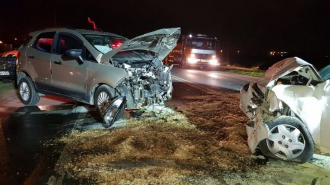 Colisão frontal no trecho antigo da BR-101 em Araranguá deixa feridos