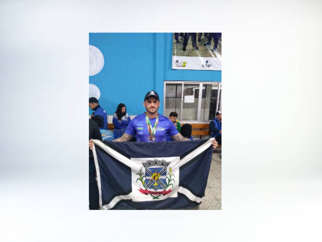 Nadador tubaronense ganha três medalhas no Parajasc