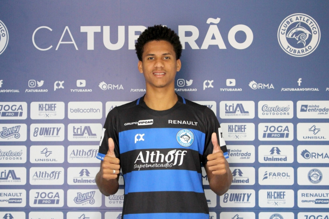 Atacante Rayan tem estreia no C.A. Tubarão 