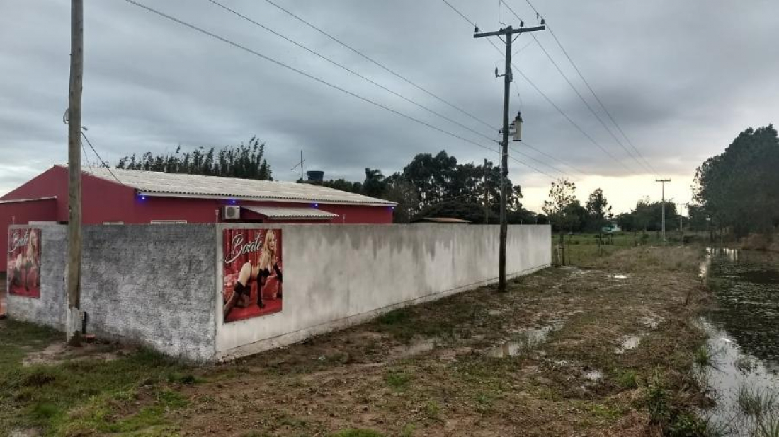 No RS: encapuzados invadem boate e matam cinco com tiros na cabeça