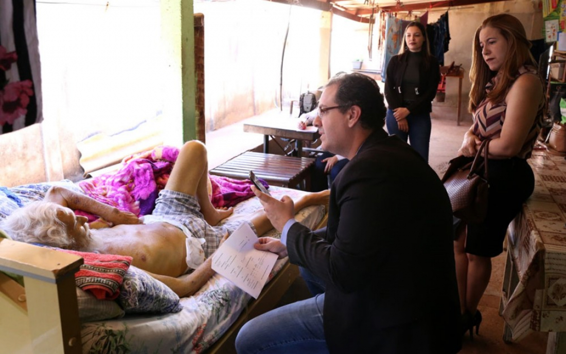 Pelo País: Juiz faz audiência na casa de idoso com câncer que não tinha como ir ao fórum de Trindade: 'Obrigação'