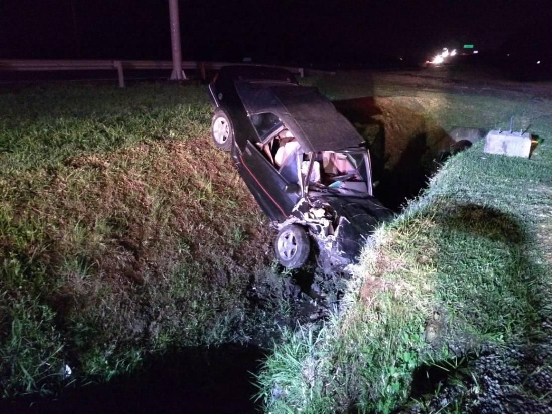 Saída de pista deixa homem ferido em Capivari de Baixo