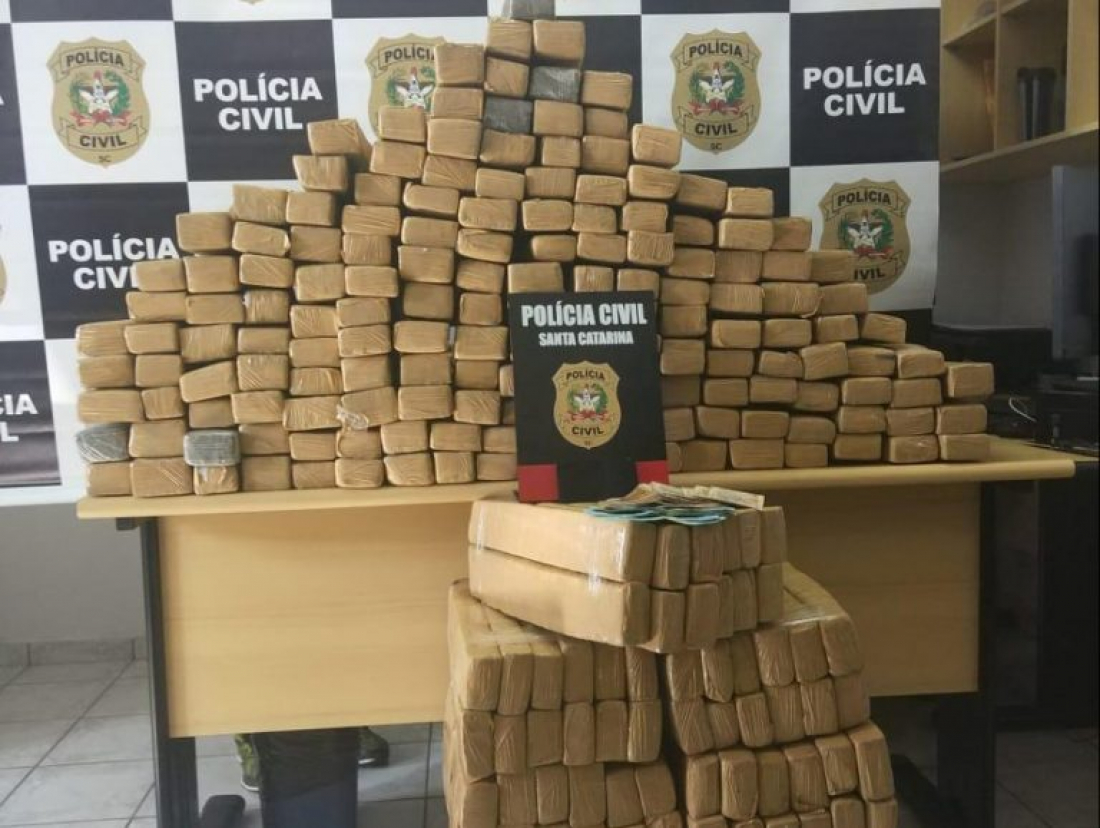 Polícia prende casal com carga de maconha em Imbituba