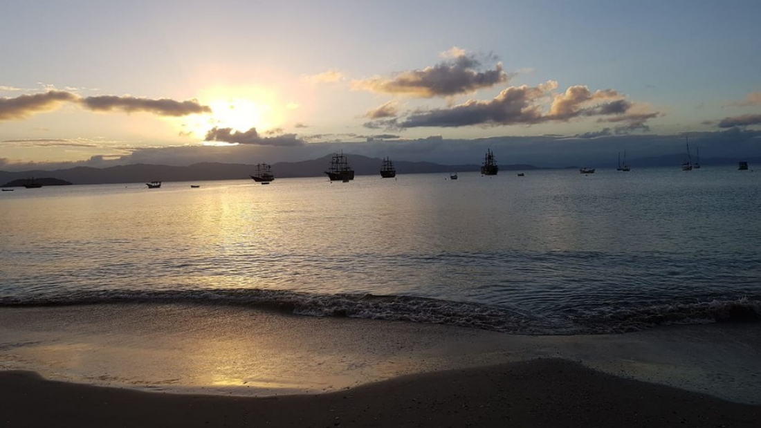 Quarta-feira em SC tem influência da circulação marítima com sol entre nuvens