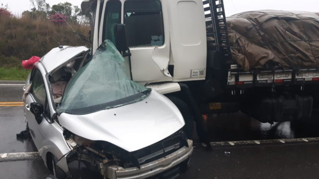 Em 13h, cinco morreram e cinco foram internados após acidentes nas rodovias federais de SC