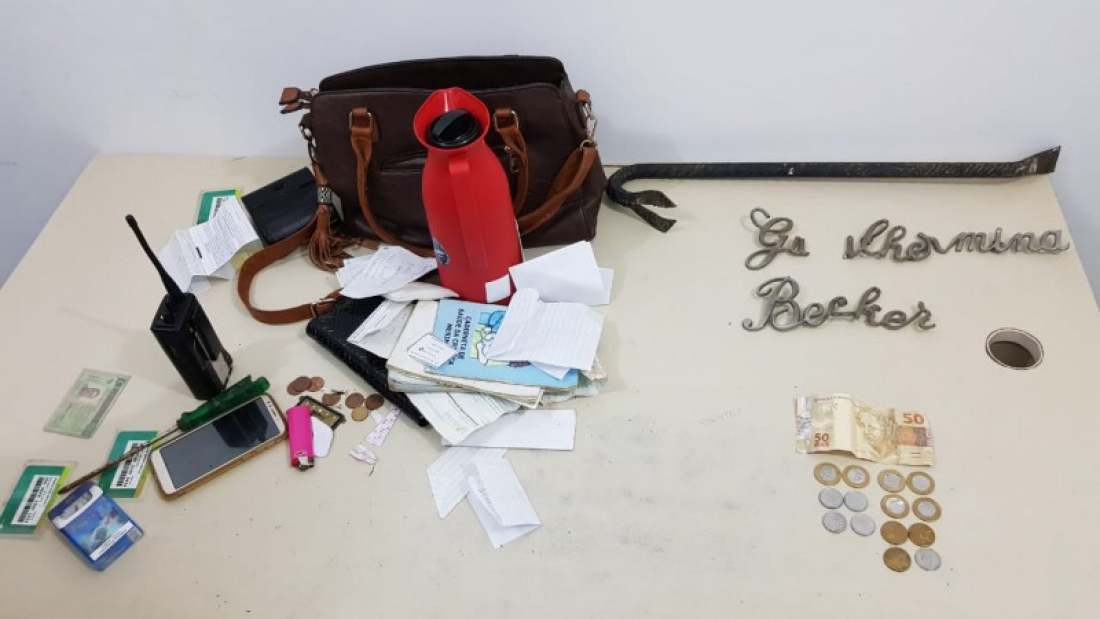 Dupla é detida por furtar letreiros de cemitério  em Araranguá