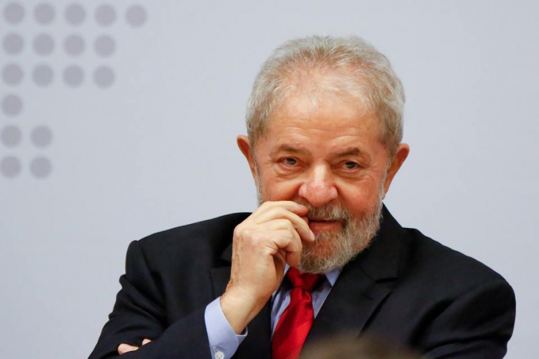 Outdoor em apoio à campanha Lula Livre é instalado em avenida de Tubarão