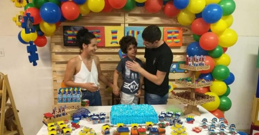 No país: menino ganha festa de aniversário com tema sobre autismo para conscientizar amigos