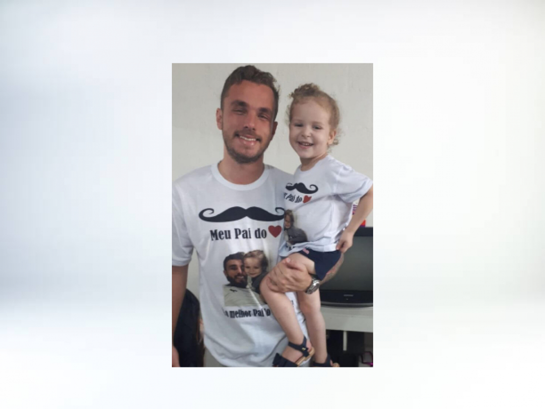 Homem assume paternidade da filha da amiga para que a pequena cresça com o amor de um pai