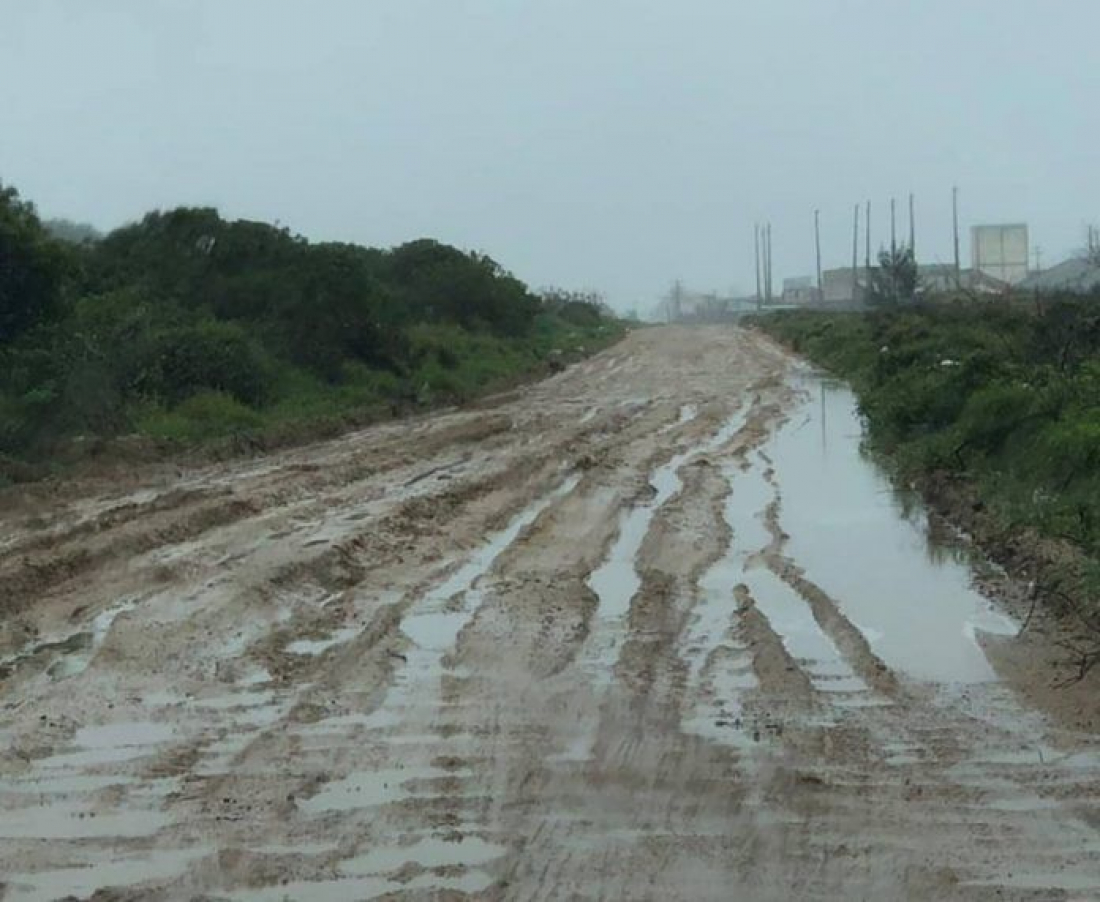 Chuvas deixam estradas intransitáveis em Laguna