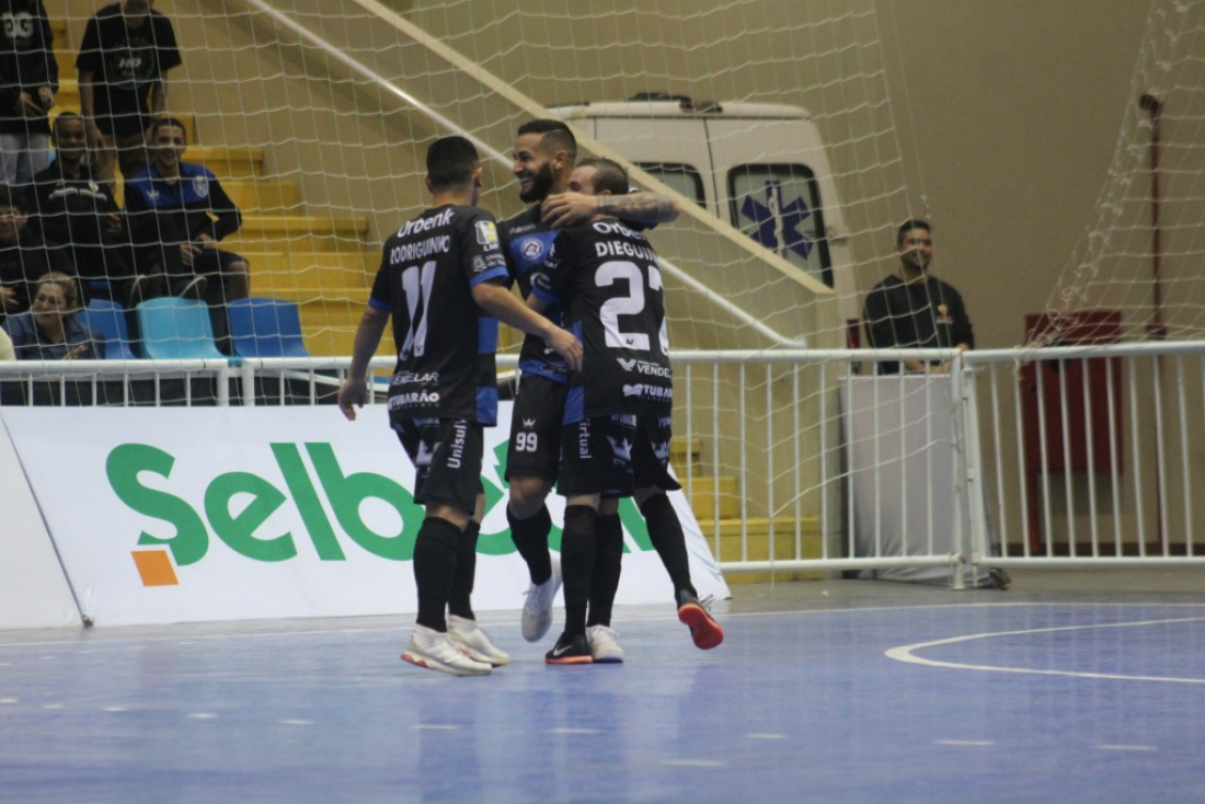 Tubarão Futsal busca vaga inédita nas semifinais da Liga